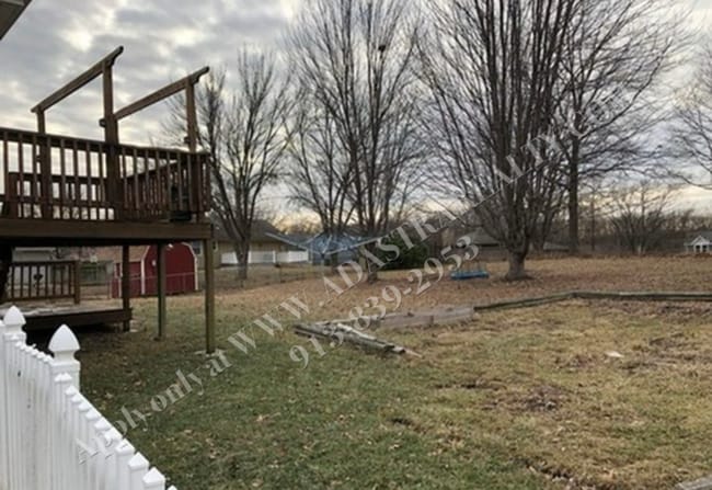 Building Photo - Nice 3 Bed 2 Bath Duplex in KCMO-Available...