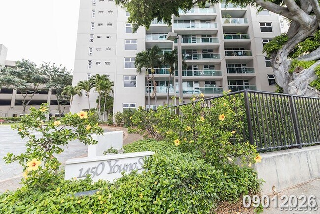 Foto del edificio - 1450 Young St