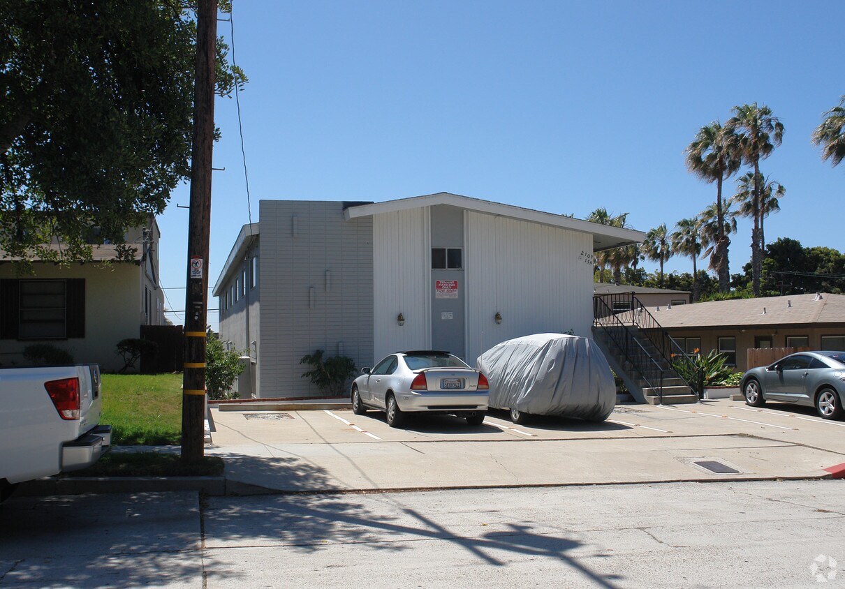 Foto del edificio - 2109-2115 Reed Ave