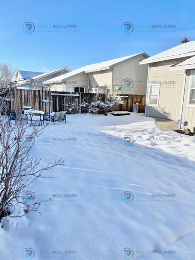 Foto del edificio - Charming 3-Bedroom Home in Sky Vista Villa...
