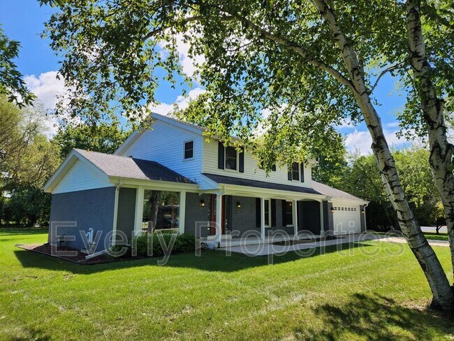 Building Photo - 1429 W River Oaks Ln