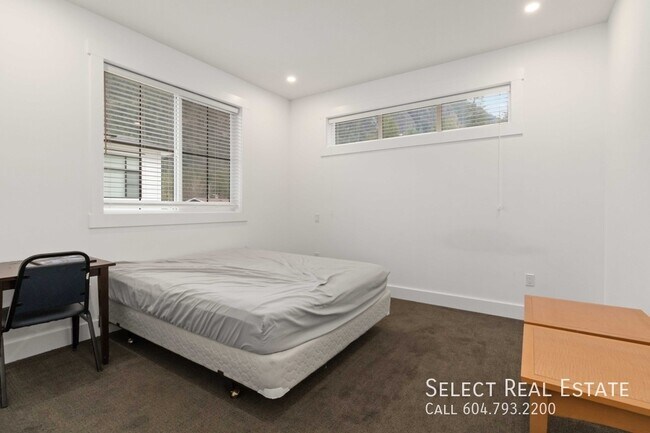 Photo du bâtiment - 63886 Beech AvenueA