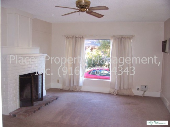 Foto del edificio - Cute Duplex w/Fireplace, Frig, W&amp;D