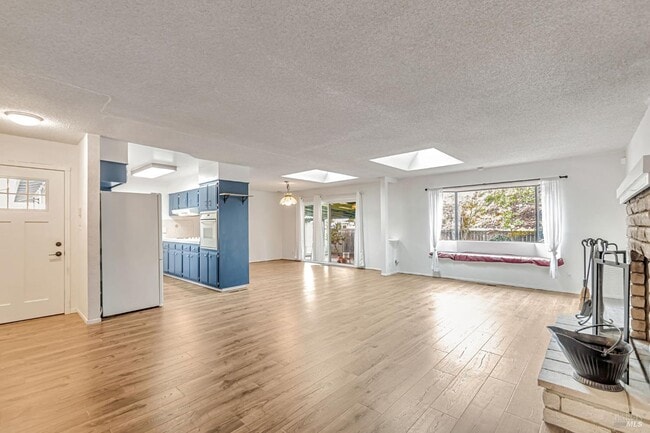 Building Photo - 1520 Hexem Ave