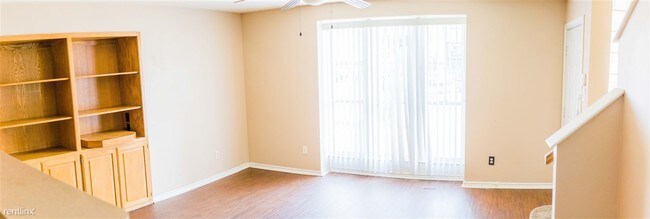 Foto del edificio - 1 br, 1 bath Townhome - 209 W Oak St
