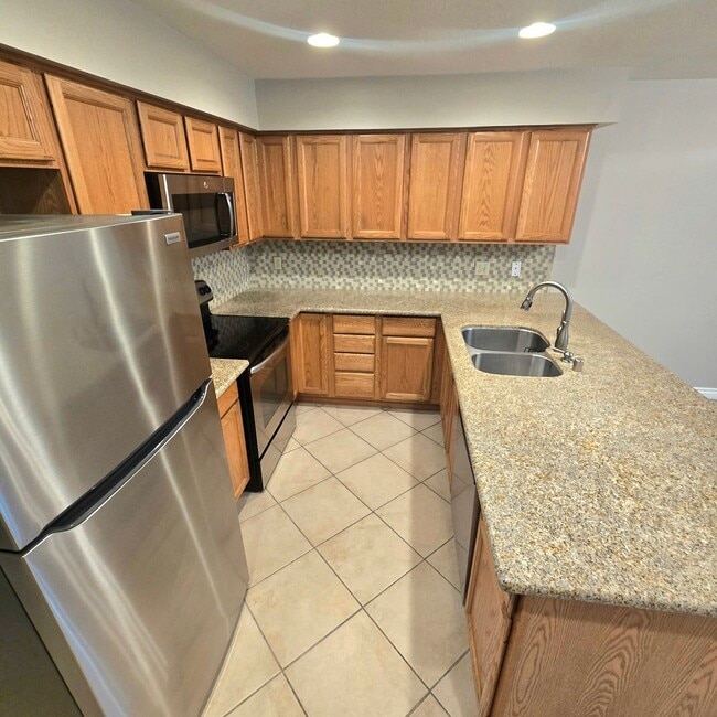 Building Photo - 2 bedroom with GARAGE in the HEART of Westlake Village!