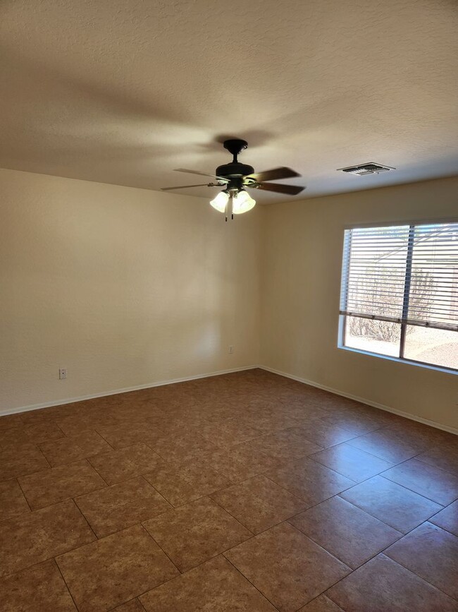 Foto del edificio - 3bd 2 ba Home in Quiet San Tan Valley