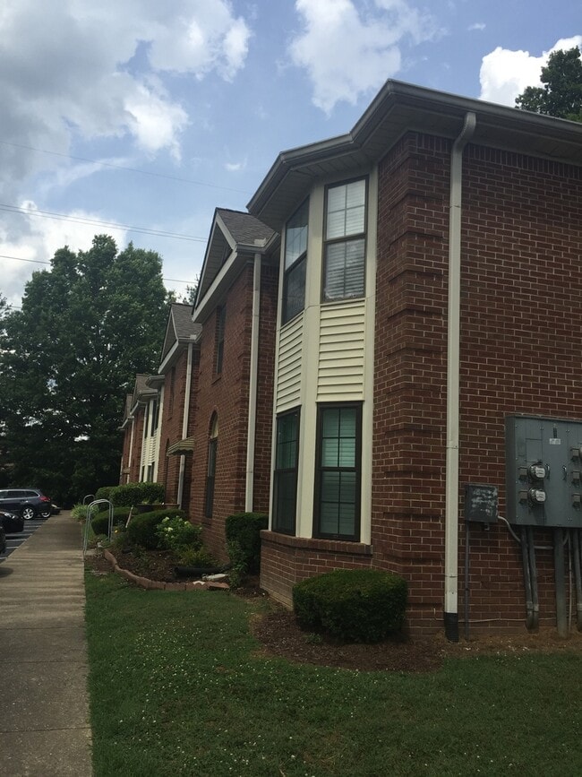 Foto del edificio - 526 Chandler Pl