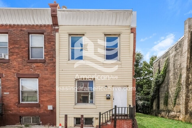 Building Photo - 2304 W Sergeant St