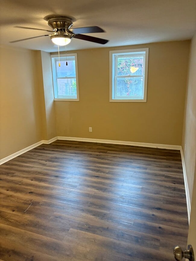 Building Photo - 1471 Main St