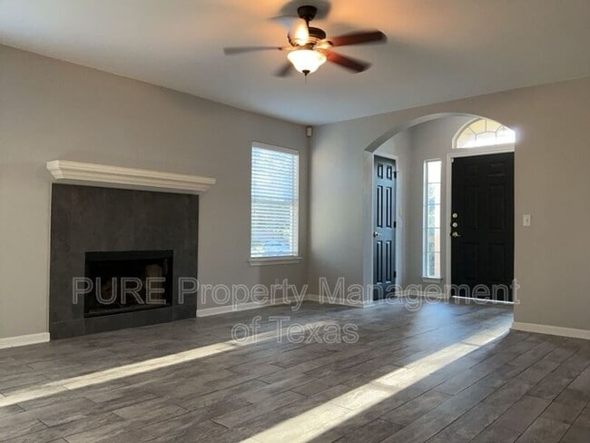 Building Photo - 305 Avalanche Ave