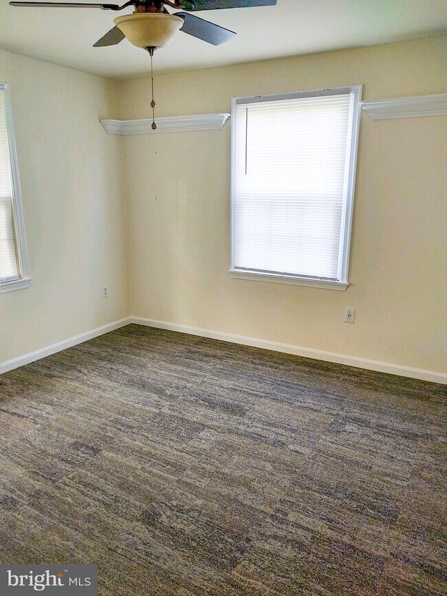 Building Photo - 39210 Syringa Ct
