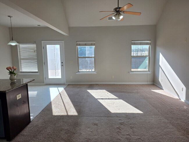 Building Photo - Beautiful 4 bed 2.5 bath home located in Cartersville