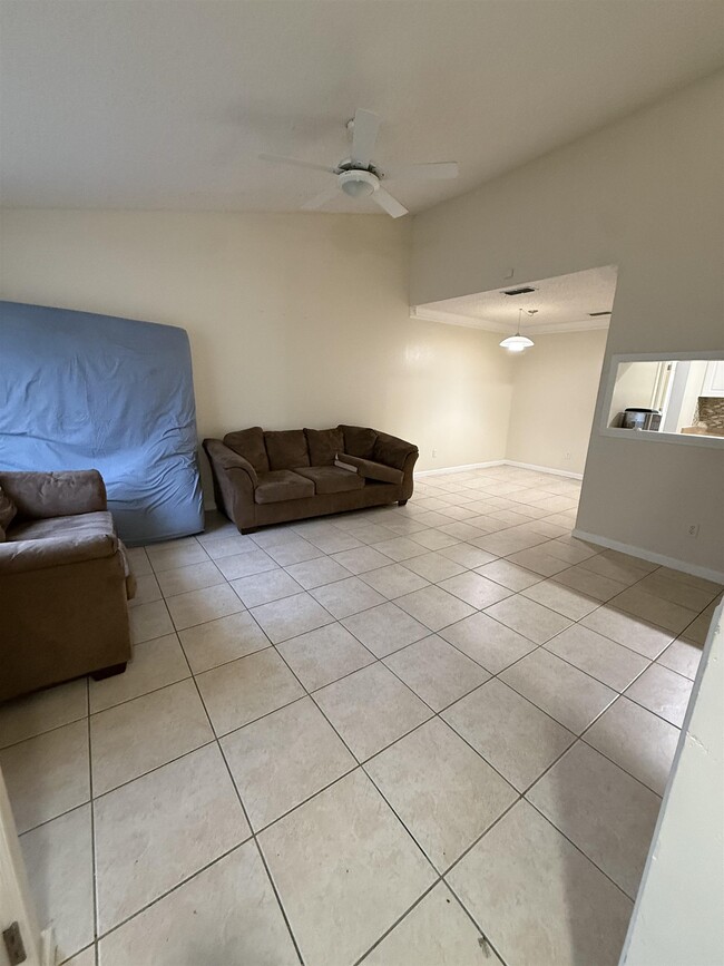 Foto del edificio - 2477 Emerald Ridge Loop