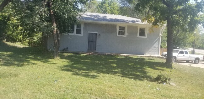 Building Photo - COMING SOON! Renovated 3 Bedroom, 2 bath R...