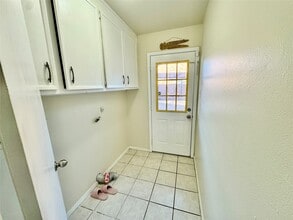 Building Photo - 10131 Sagedale Dr