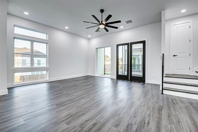 Building Photo - 1913 Hoskins Dr