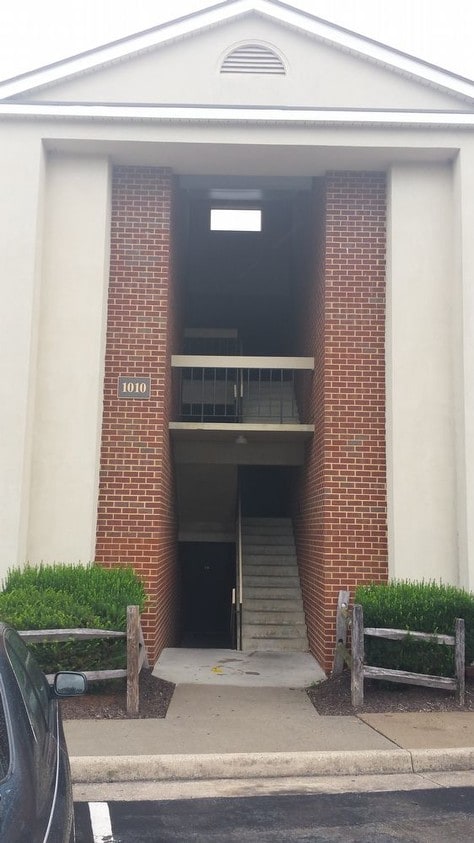 Primary Photo - Apartment in Madison Manor