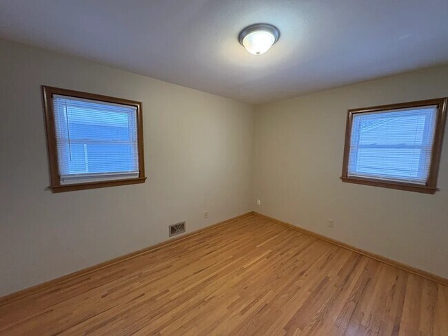 Foto del edificio - 4212 6th St NE