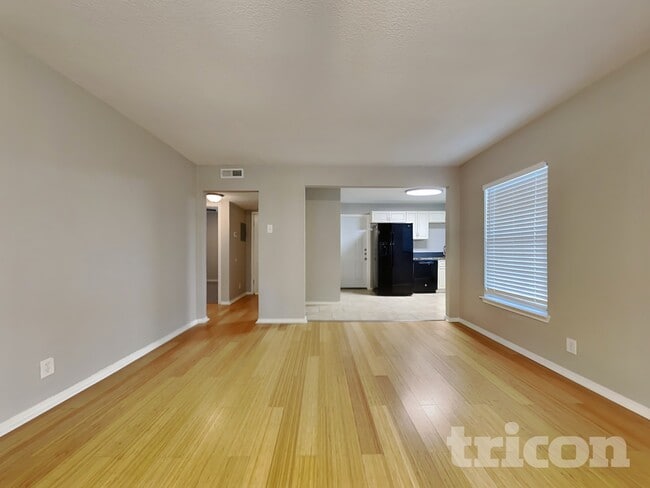 Building Photo - 706 Olney Dr