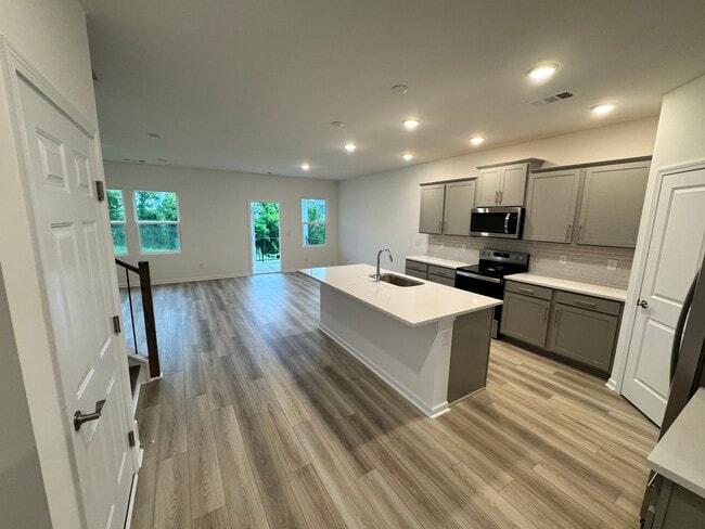 Building Photo - 484 Jet Stream Dr