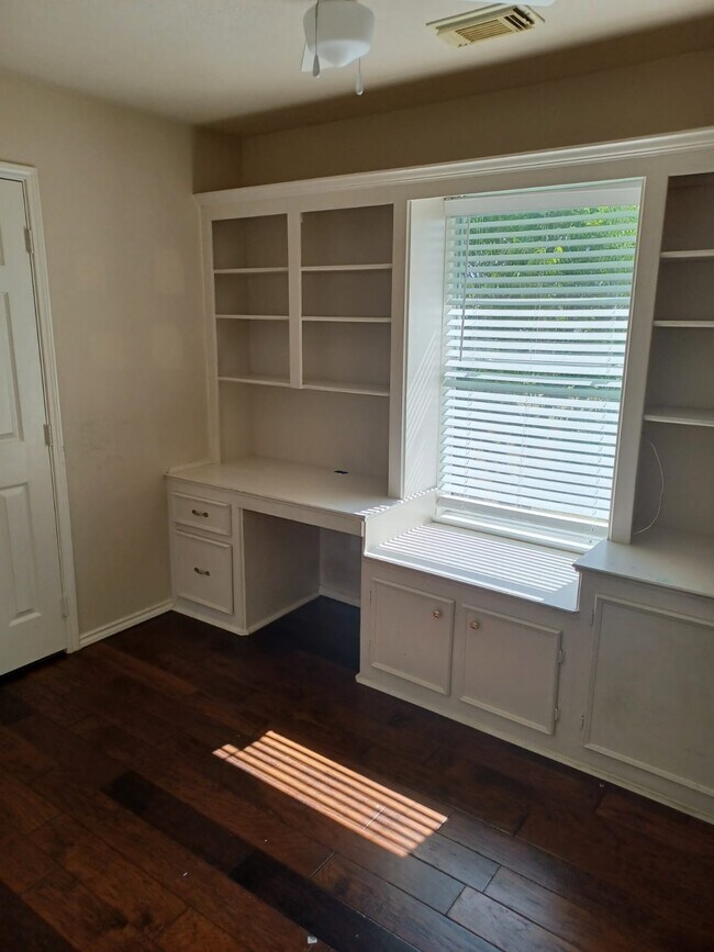 Building Photo - 3710 Bent Springs Ln