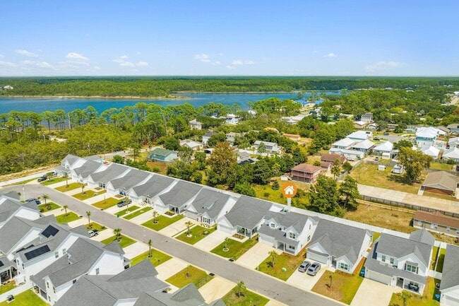 Building Photo - 712 Landing Cir