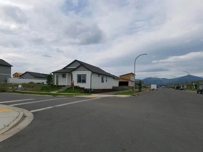 Building Photo - 12065 W Moorfield Ave