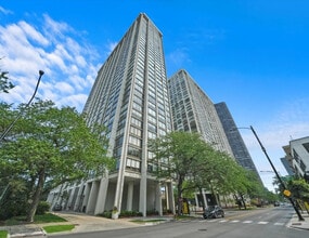 Building Photo - 5455 N Sheridan Rd