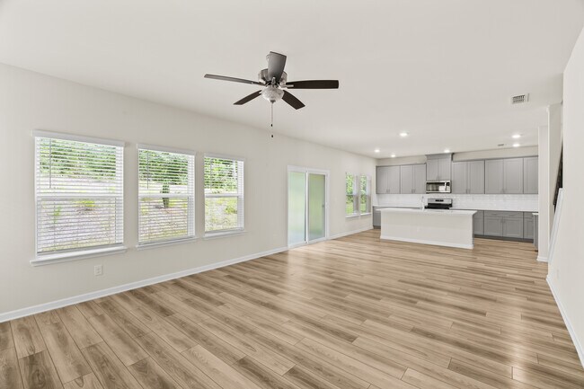 Building Photo - Room in House on Richmond Trl