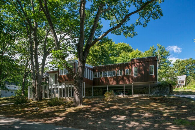 Foto del edificio - 84 Stonybrook Rd