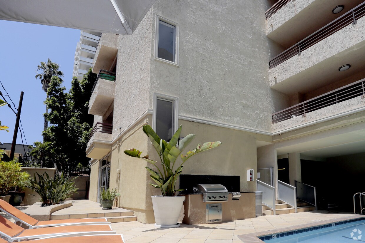 Franklin Plaza Apartments in Los Angeles, CA Westside Rentals