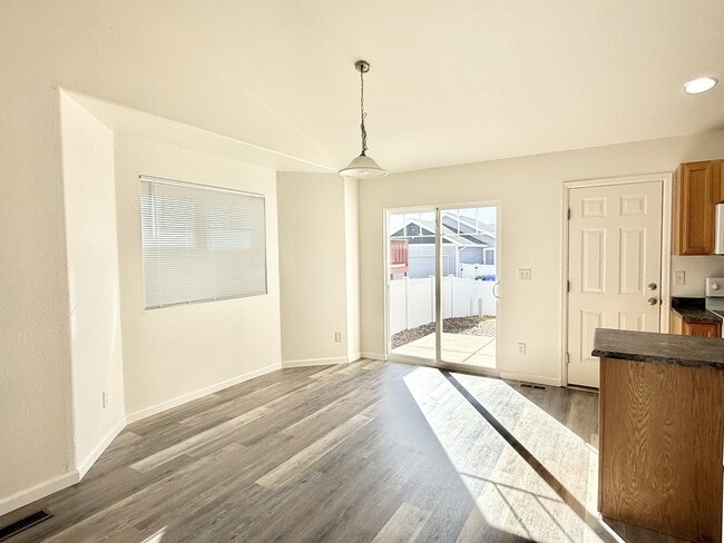 Foto del edificio - 1952 E 11th St