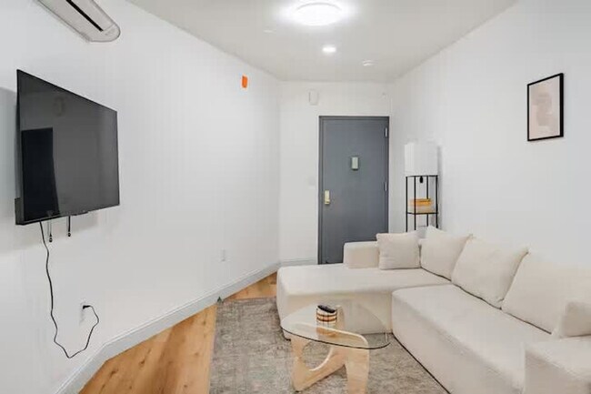 Foto del edificio - 1384 Ridge Ave