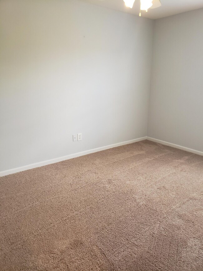 Foto del edificio - 2472 Redmayne Ln