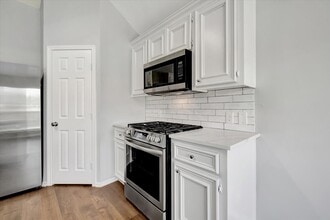 Building Photo - 3915 Summerfield Dr