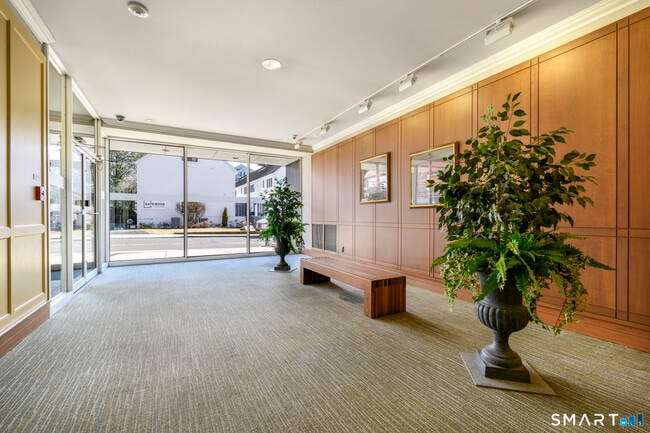 Building Photo - 140 Grove St