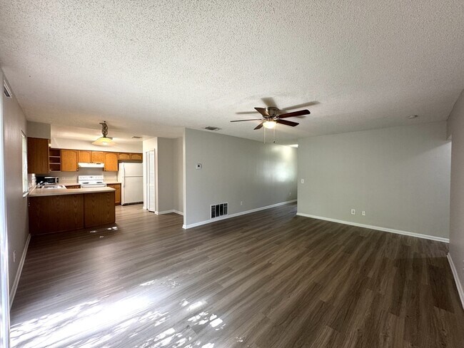 Foto del edificio - 3450 Harrow Ln