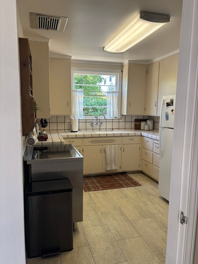 Building Photo - Charming 2 Bedroom 1 Bathroom Home in Palo...