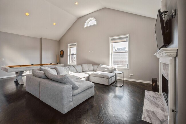 Foto del edificio - 4458 S Greenwood Ave