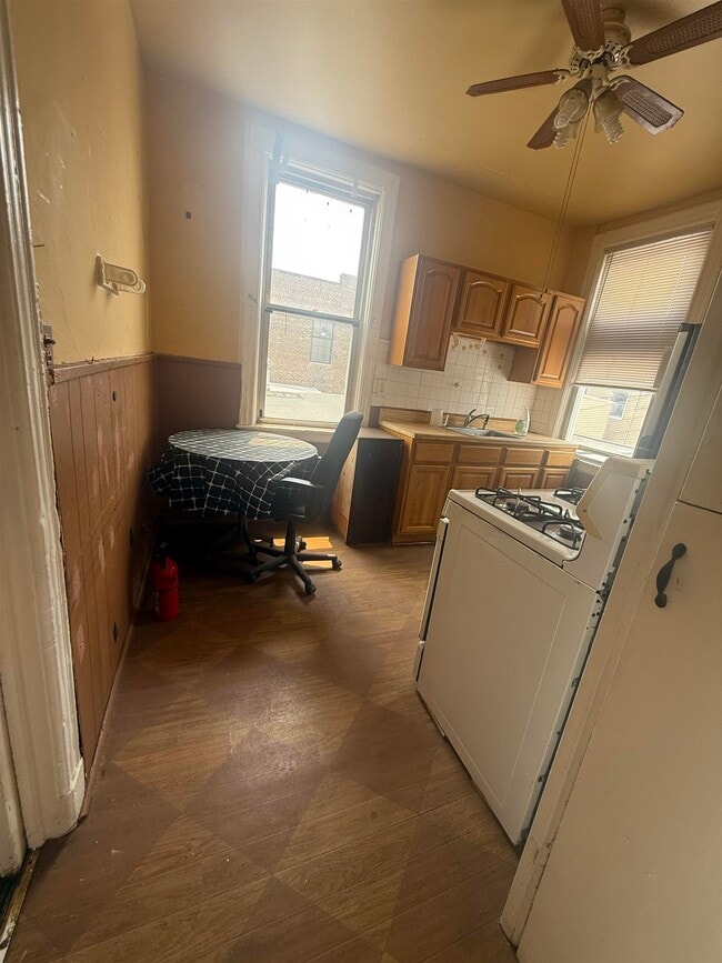 Building Photo - 417 42nd St