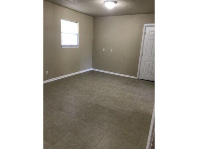 Foto del edificio - 2708 NW 19th St