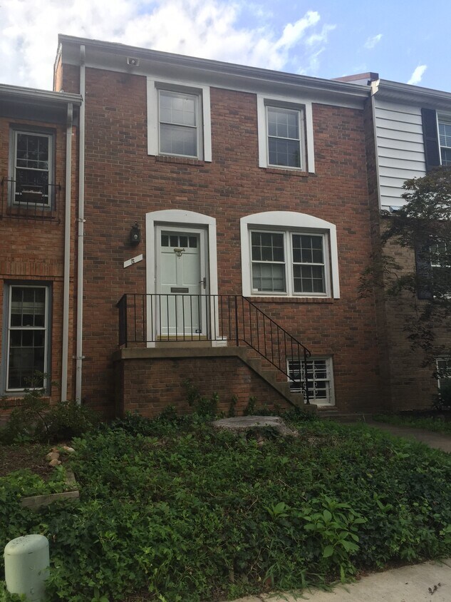 5 W Luray Ave, Alexandria, VA 22301 Townhome Rentals in Alexandria VA