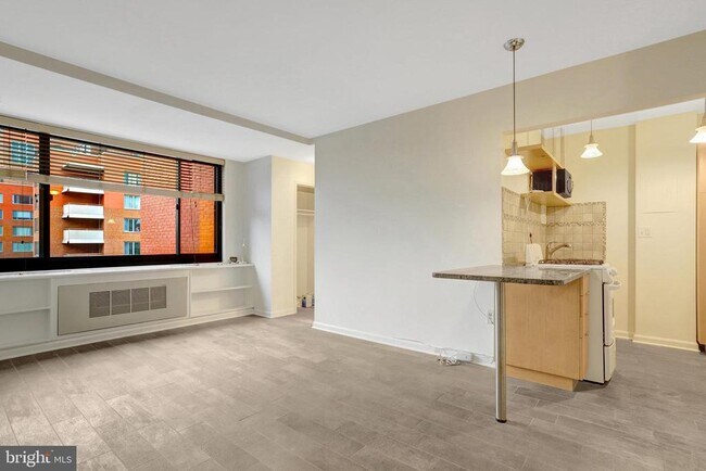 Foto del edificio - 1021 Arlington Blvd