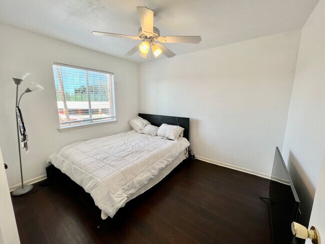 Building Photo - AVAILABLE NOW: 2 Bed / 1 Bath, Well mainta...