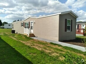 Building Photo - 102 W Fowler Dr