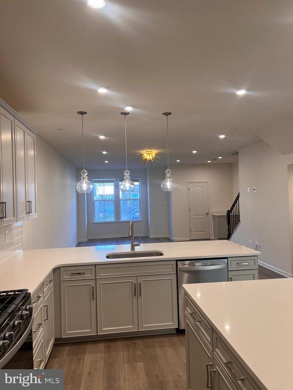 Foto del edificio - 8220 Longford Rd