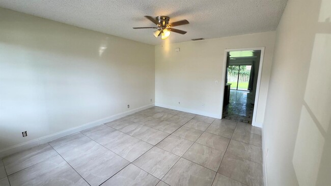Building Photo - 1015 Staghorn St
