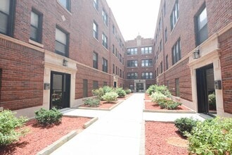 Building Photo - 2206 W Eastwood Ave