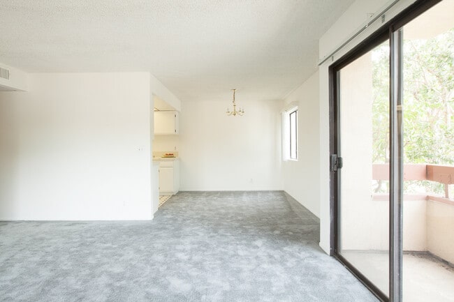 Building Photo - 601 Westholme Ave